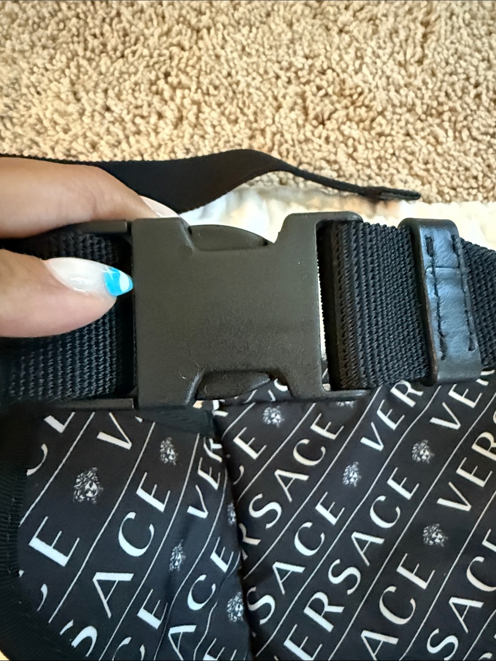 Versace Black Logo-Print belt bag - Picture 7 of 11